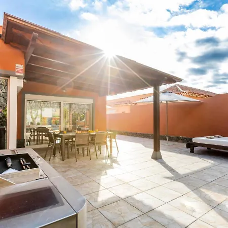 Feriehus Elegant Paola Private Heated Pool *