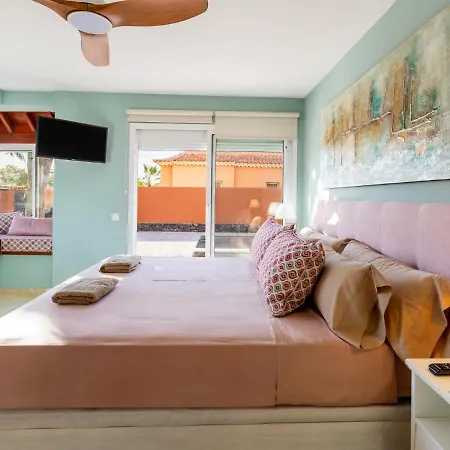 Vakantiehuis Elegant Paola Private Heated Pool