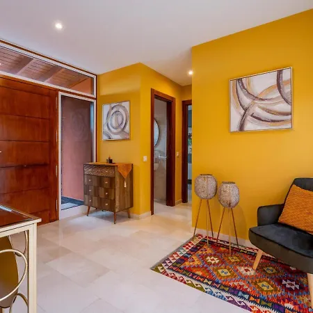 Vakantiehuis Elegant Paola Private Heated Pool *